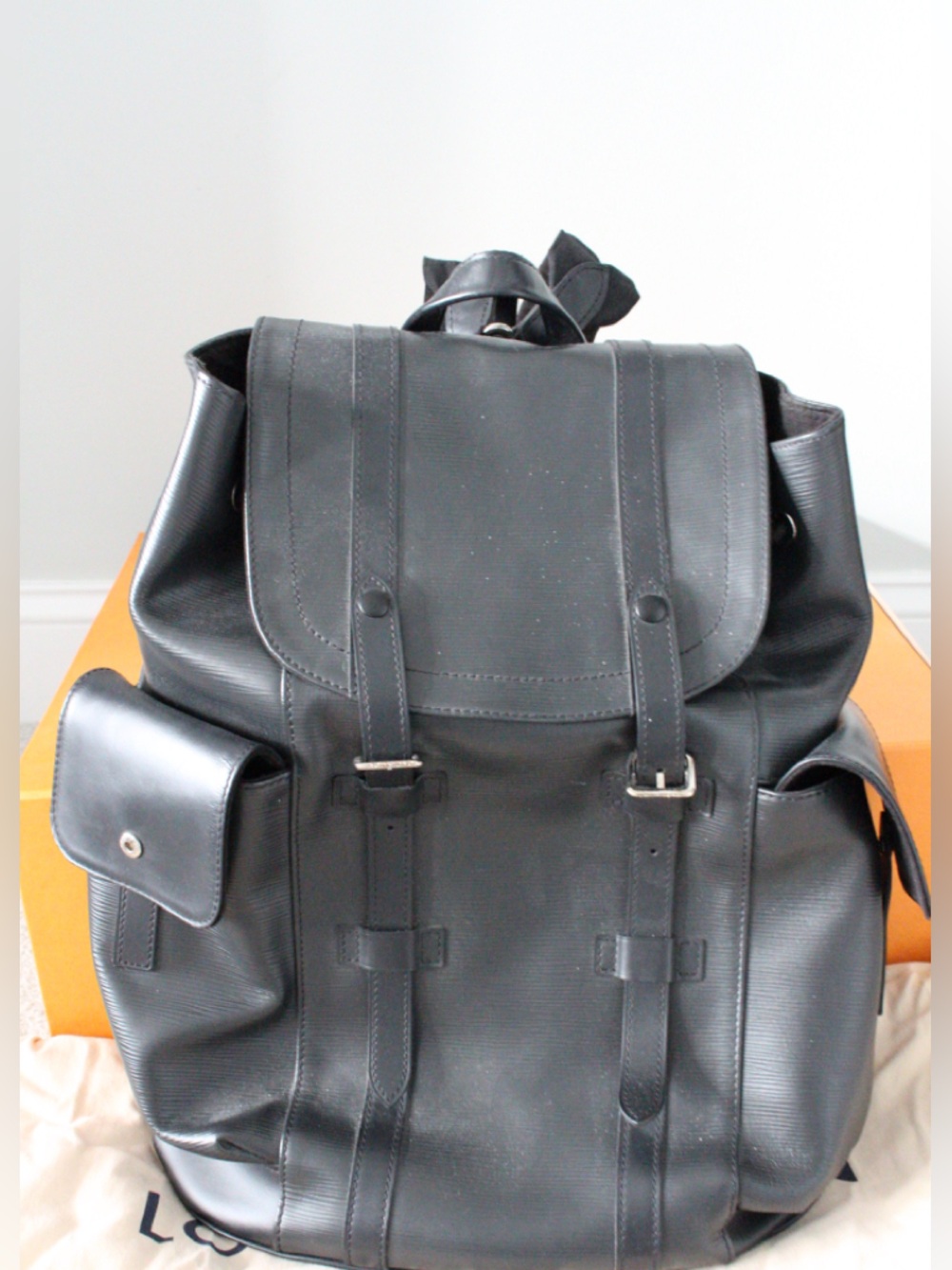 Louis Vuitton Black Leather Men's Backpack with Front Pockets - Picture 2 of 5